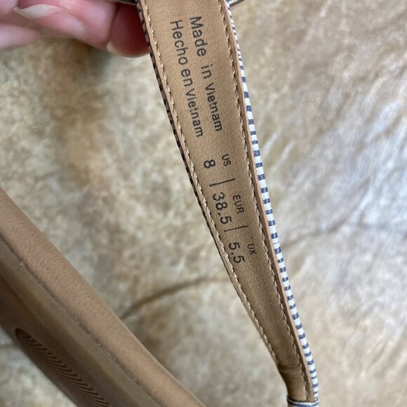 Call it Spring Aarenial Thong Sandals Size Womens 8 EUC Flat Gray White Tan Gold - Picture 6 of 6